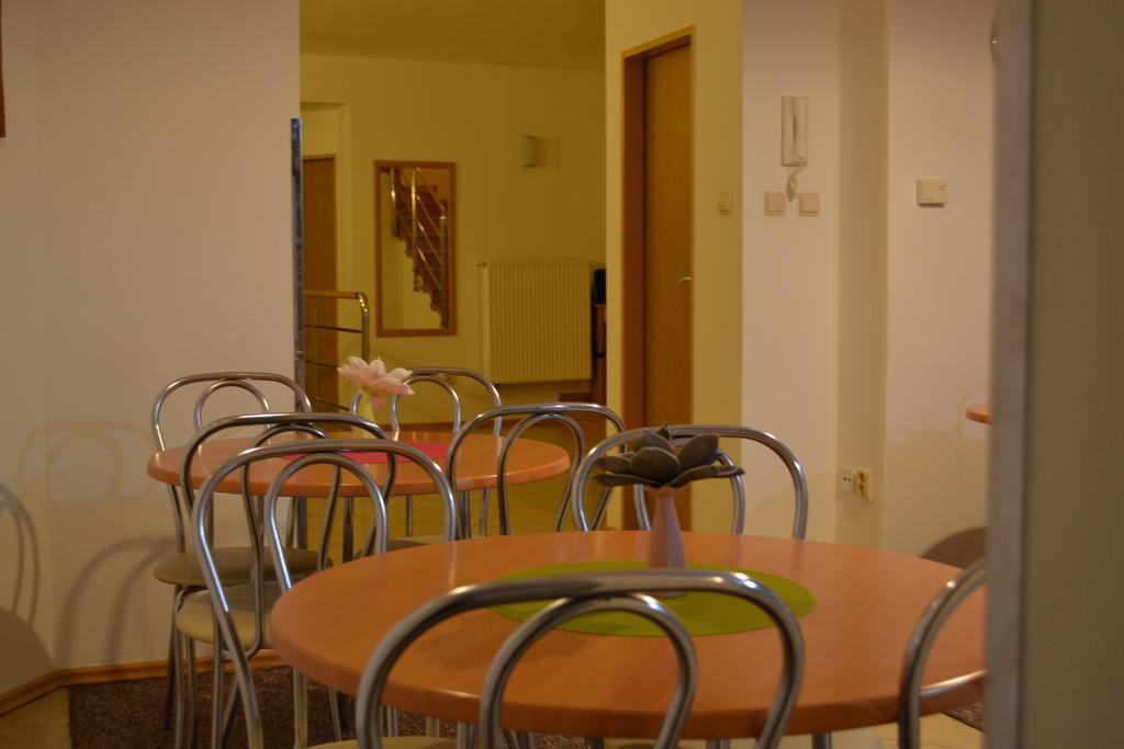 Privat Julia Hotel Vrbov Exterior photo
