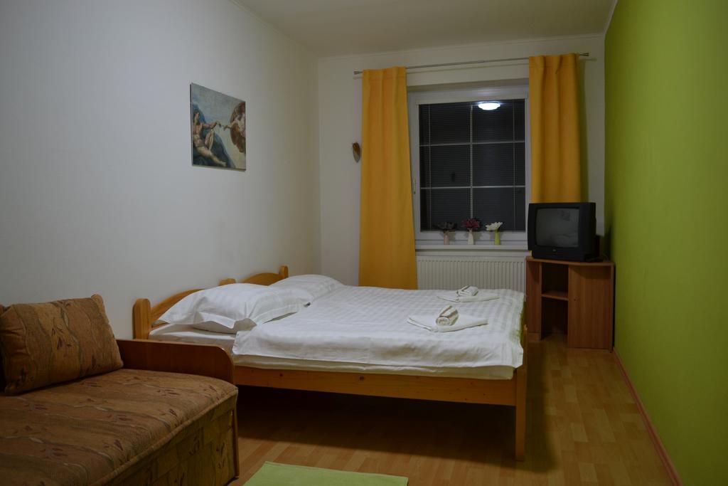 Privat Julia Hotel Vrbov Room photo