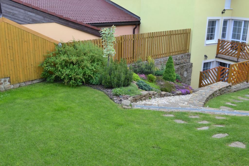 Privat Julia Hotel Vrbov Exterior photo